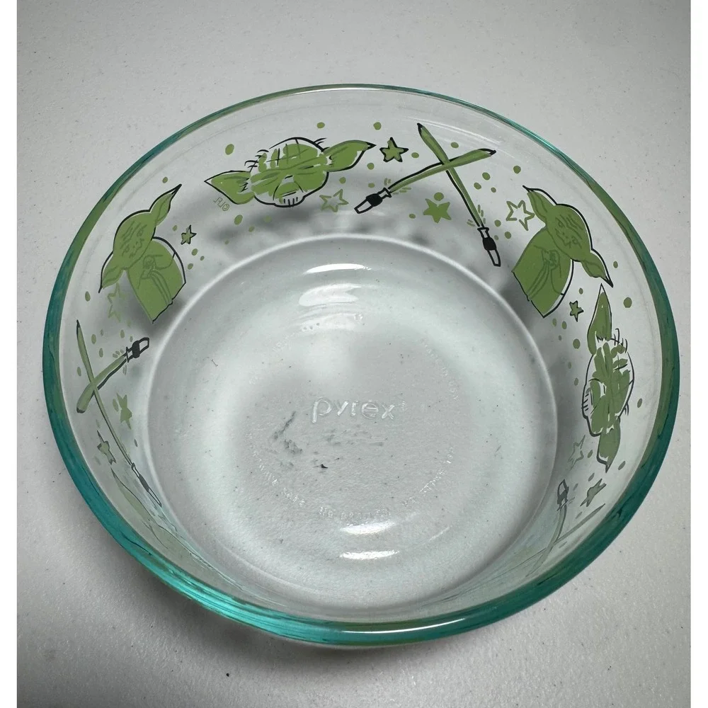 Pyrex Star Wars Yoda Glass Food Storage Container 4 Cup Round Pink Lid NEW